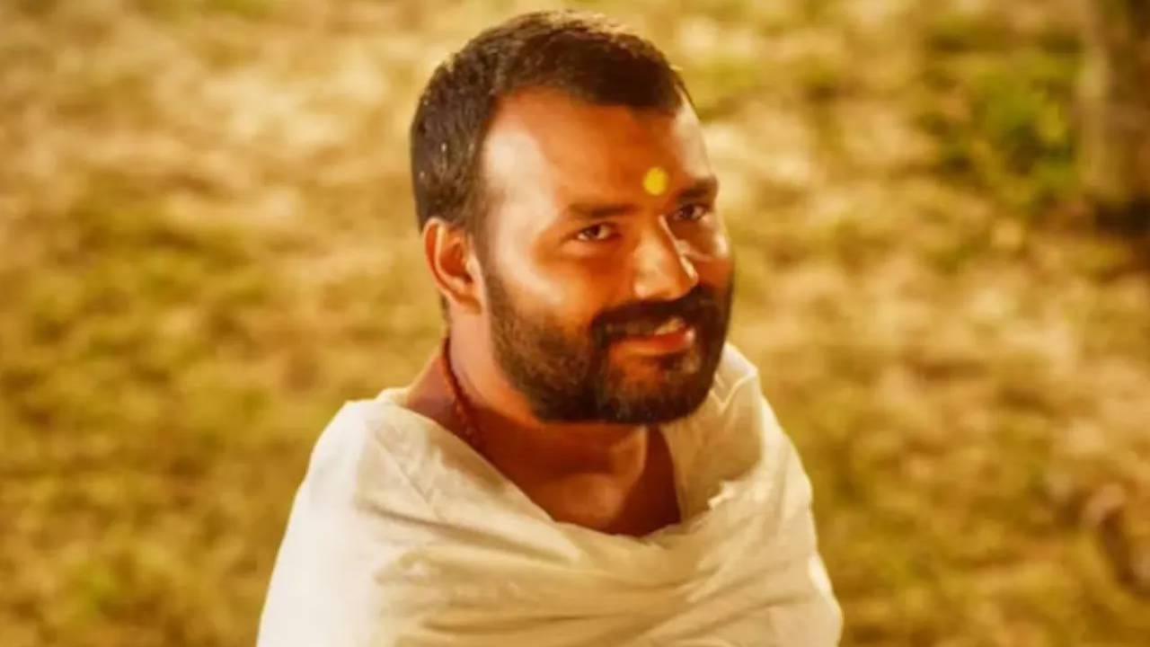 प्रेक्षकांकडून मिळालेल्या सकारात्मक प्रतिक्रियांमुळे चित्रपटाची चर्चा वाढू लागली. सोशल मीडिया आणि तोंडी प्रसिद्धीमुळे थिएटरमध्ये प्रेक्षकांची संख्या वाढली आणि त्यानंतर चित्रपटगृहांनीही त्याचे शो वाढवले. चौथ्या वीकेंडपर्यंत या चित्रपटाने तब्बल 28 कोटी रुपयांची कमाई केली. त्यानंतरही त्याची बॉक्स ऑफिसवरील घोडदौड कायम राहिली.