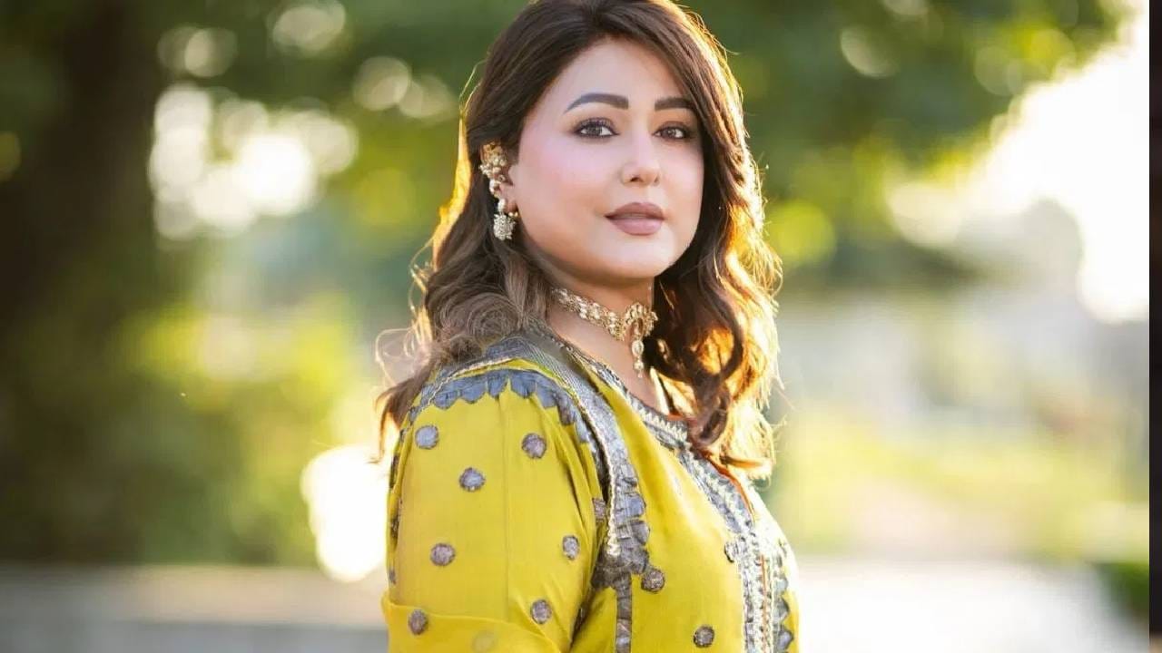 हिना खानने टीव्हीवरील ‘संस्कारी बहू’च्या प्रतिमेपेक्षा ‘बिग बॉस 11’ मध्ये अगदी वेगळा अंदाज प्रेक्षकांना दाखवला. ती या शोची रनर-अप ठरली होती. ती शो जिंकू शकली नसली तरी तिने प्रेक्षकांची मने नक्कीच जिंकली आणि आज ती एक मोठं नाव आहे.