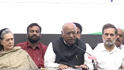 इंडिया आघाडीची मोठी घोषणा! निवडणूक आयोगाविरोधात भव्य मोर्चा काढणार.