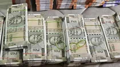 PNB बँकेच्या लॉकरमध्ये नकली नोटांचा डोंगर, लाखो रुपये गायब.