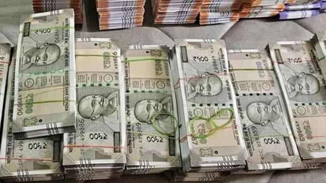 अरे बापरे... PNB बँकेच्या लॉकरमध्ये नकली नोटांचा डोंगर, लाखो रुपये गायब; मोठा खुलासा होताच...