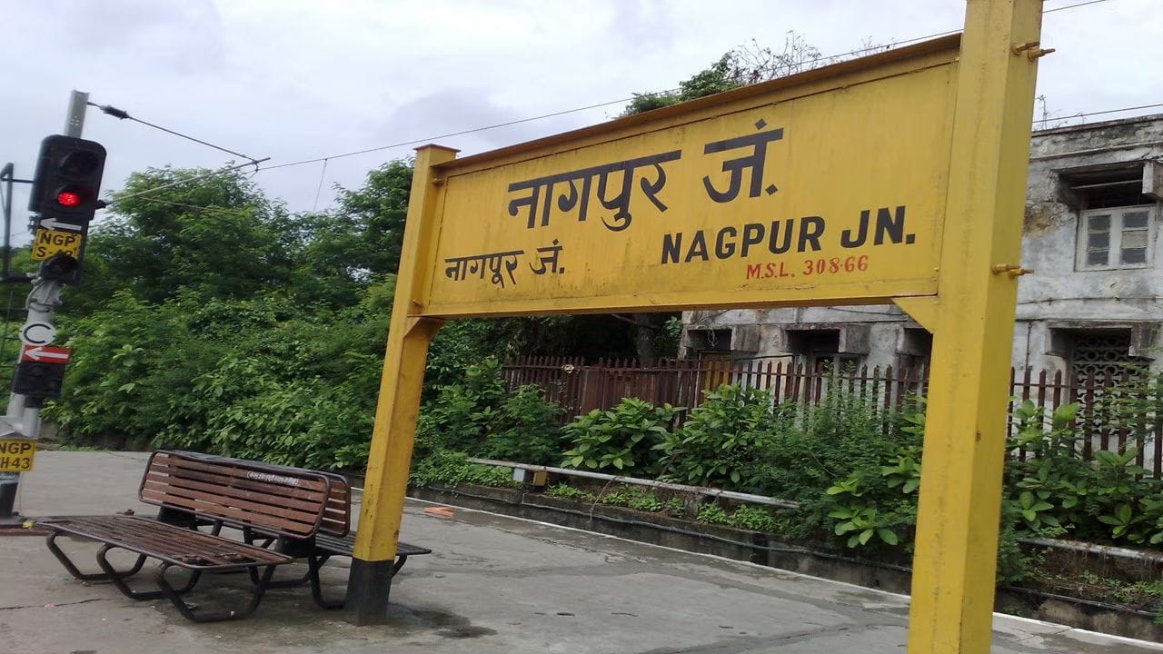 रेल्वे तिकीटाचे भाडे पाहून तुम्ही अंदाज लावला असेल की या छोट्या अंतराला ट्रेनने कव्हर करण्यासाठी मागणी जास्त असते. आजूबाजू्च्या गावांचे लोक, विद्यार्थी, कामाला जाणारे लोक अशा लोकांची या ट्रेनला गर्दी असते.
