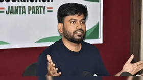 अभिजीत दीपकेंवर बड्या नेत्याचा हल्लाबोल; गद्दार आणि दलितविरोधी म्हणत केला गंभीर आरोप