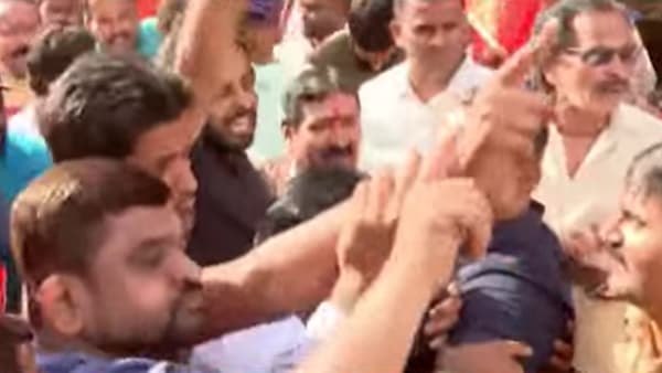 मोठी बातमी! कोल्हापुरात तुफान राडा, राजू शेट्टी, क्षीरसागर यांचे समर्थक भिडले, पोलिसांचा मोठा बंदोबस्त