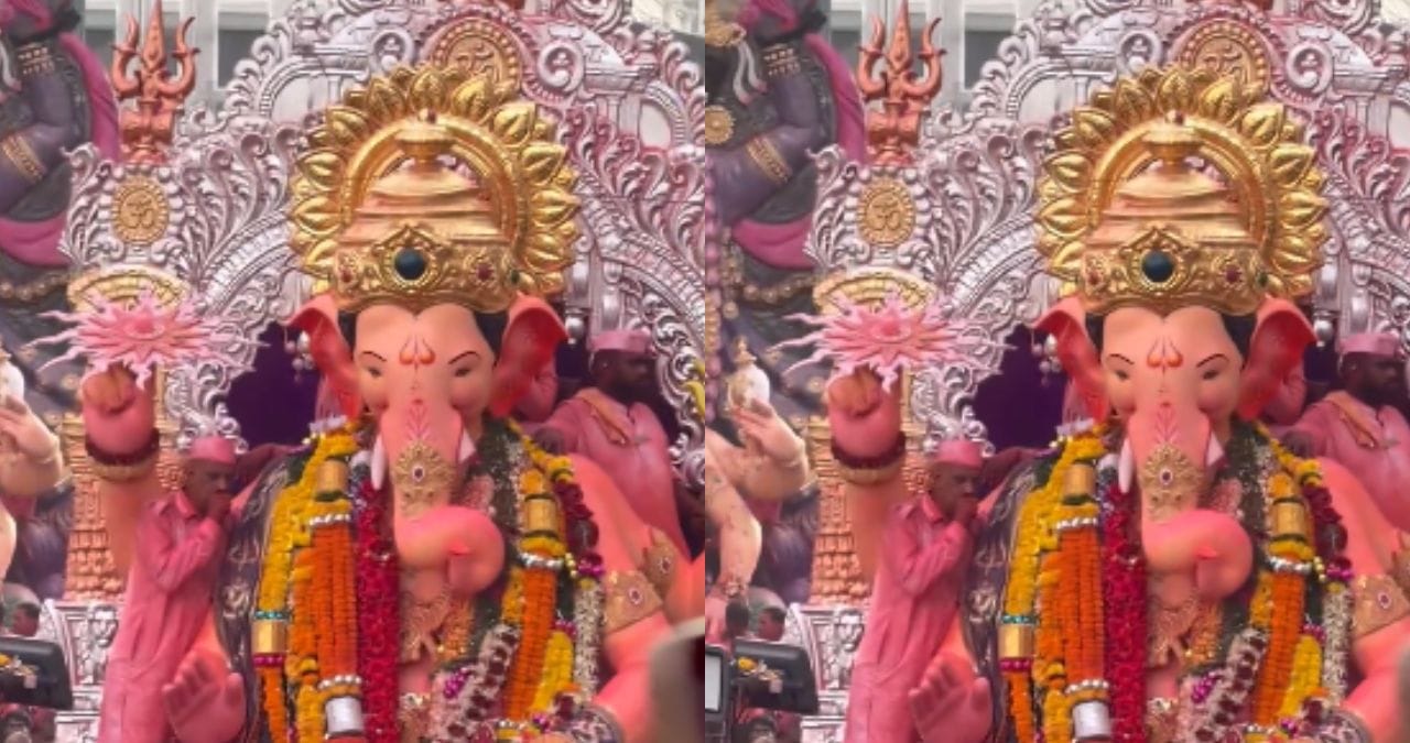 लालबागच्या राजाची आरती संपन्न झाल्यानंतर त्याच्या अंगावरील सोन्याचे दागिने काढण्यात आले. राजाच्या अंगावरील दागिने काढतानाचा व्हिडिओही व्हायरल होत आहे.