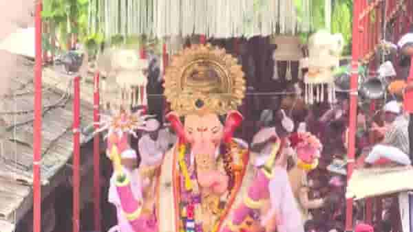 Lalbaugcha Raja : शान कुणाची? लालबागच्या राजाची! जयघोषाने मुंबई दुमदुमली…