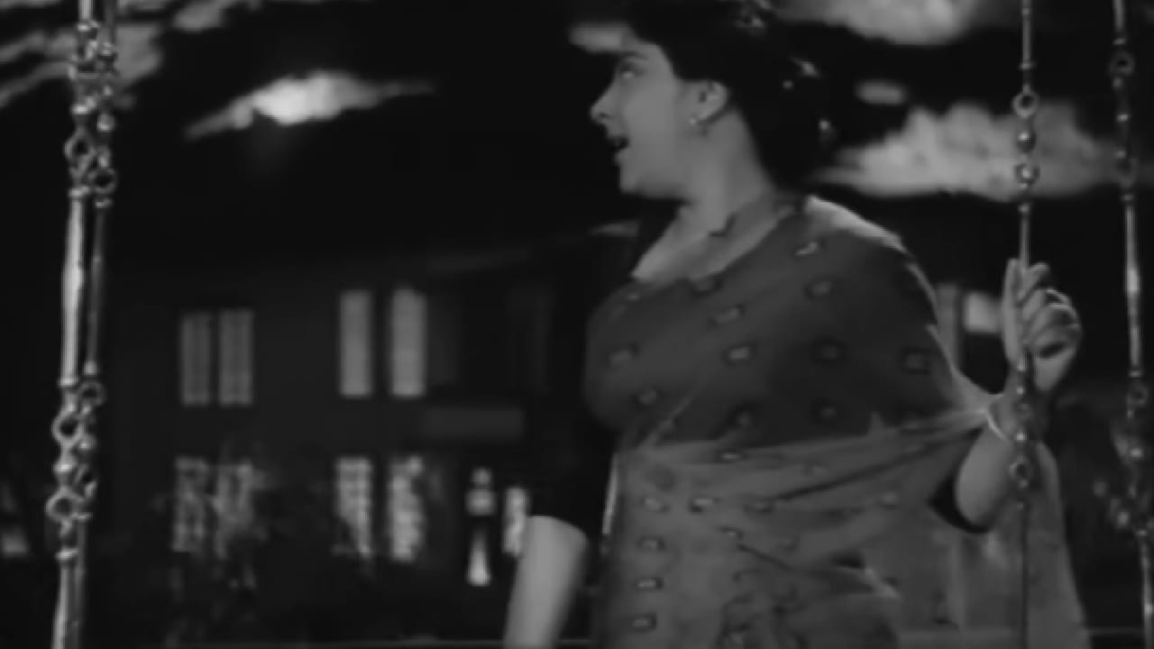 या सदाबहार अंगाईगीताला लता मंगेशकर यांनी आवाज दिला होता. चित्रगुप्त यांनी या गाण्याला संगीत दिलं तर मजरूह सुलतानपुरी यांनी गीताचे बोल लिहिले होते. कुमकुम यांच्या ममतामयी अभिनयामुळे या गाण्याचा भाव आणखी खुलला.