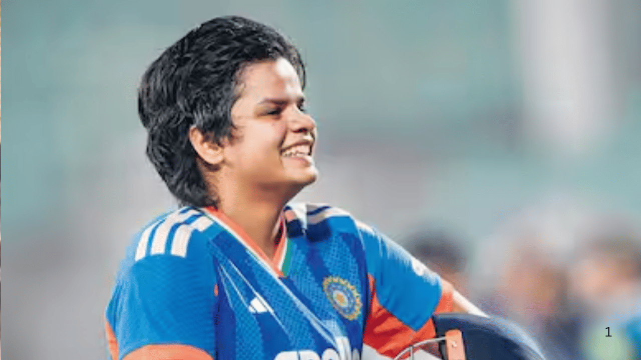 शेफाली वर्मा ताज्या क्रमवारीत एका स्थानाने वर चढली असून, ७४१ रेटिंगसह सातव्या स्थानावरून सहाव्या स्थानावर पोहोचली आहे. तिने श्रीलंकेविरुद्ध महिला आशिया कपच्या अंतिम सामन्यात ६८ धावांची सामना जिंकून देणारी खेळी केली. ३९ चेंडूंमध्ये केलेल्या या खेळीत तिने दोन षटकार आणि तीन चौकार मारले