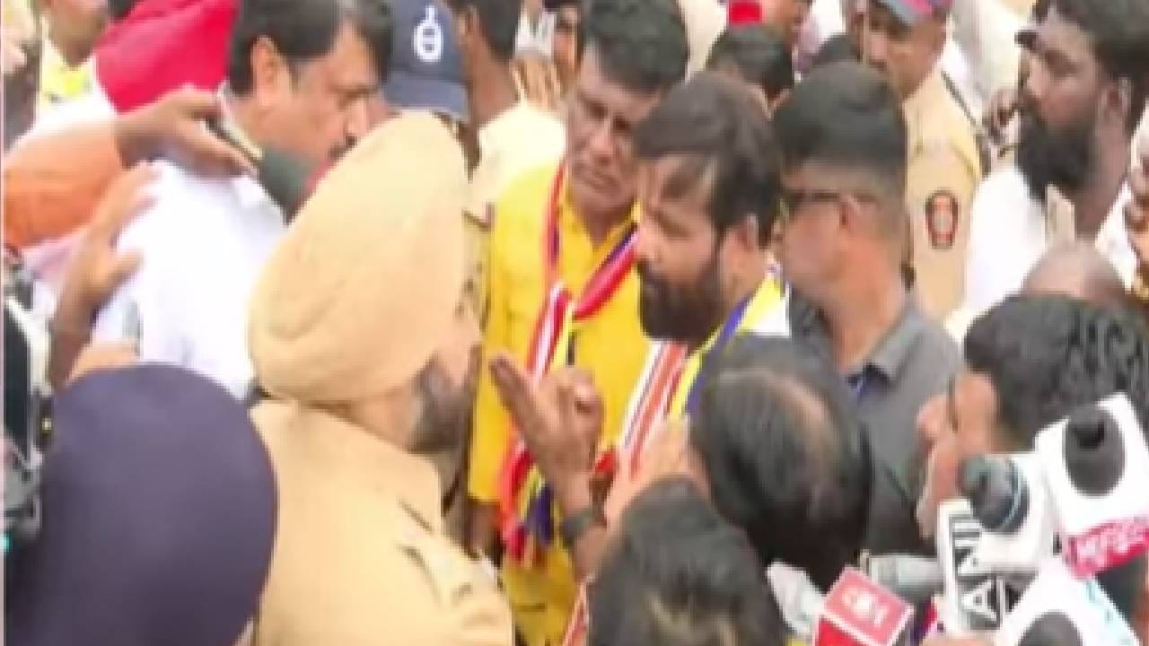 हाके आंदोलन मागे घेणार? पोलिसांनी मोर्चा अडवला, पुण्यात तणाव; पोलिसांनी काय दिली माहिती? हाके आंदोलन मागे घेणार? पोलिसांनी मोर्चा अडवला, पुण्यात तणाव; पोलिसांनी काय दिली माहिती?