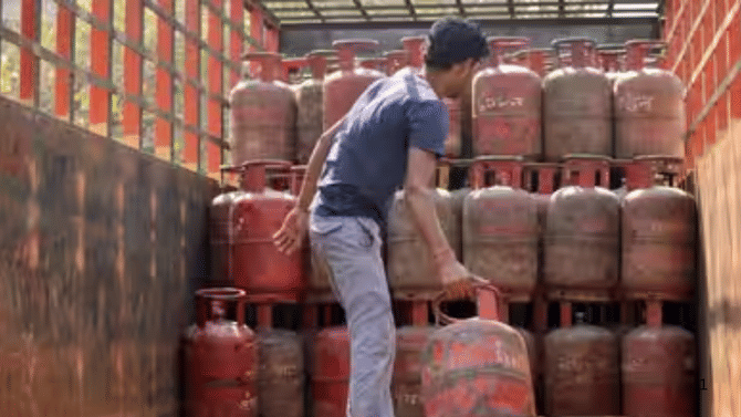 LPG Cylinder: एलपीजी सिलिंडर 400 रुपयांनी कमी होणार, तर सब्सिडी वाढणार? Report समोर
