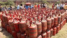 LPG Cylinder: एक नाही तर तब्बल सहा सिलिंडर फ्री मिळणार, पण कसं? संपूर्ण प्रक्रिया जाणूुन घ्या...