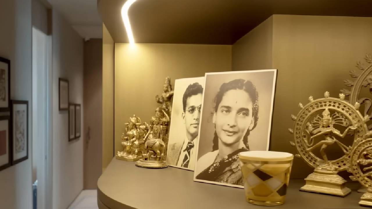 समुद्राचं शांत दृश्य, कलेचा सहवास, संगीत आणि कुटुंबासाठी तयार केलेल्या जागा यामुळे या घराला एक खास वैयक्तिक स्पर्श मिळतो.