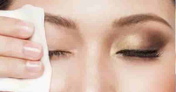 Makeup Tips: फाउंडेशनसोबत नेमकं काय लावायचं? वाचा ग्लोइंग लुकचं सीक्रेट!