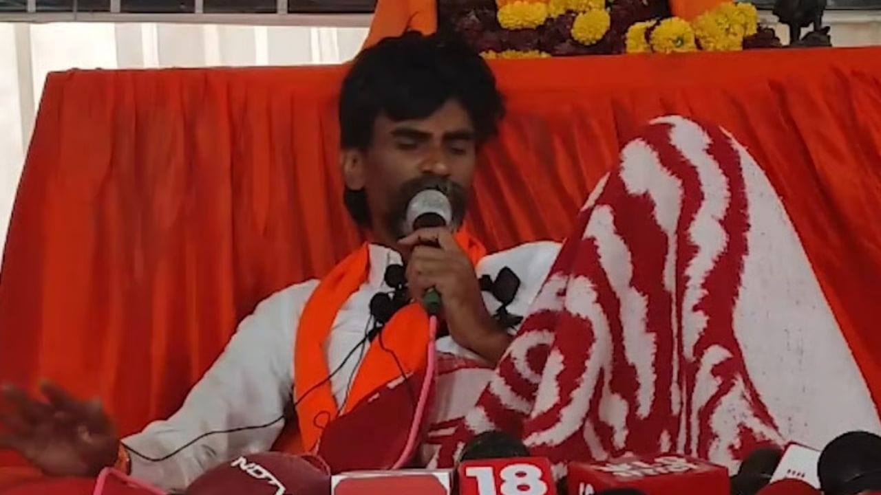तुम्हाला दंगली घडवायच्या आहेत का? जरांगे पाटलांचा सरकारला इशारा, कुणबी नोंदीबाबत थेट भूमिका जाहीर तुम्हाला दंगली घडवायच्या आहेत का? जरांगे पाटलांचा सरकारला इशारा, कुणबी नोंदीबाबत थेट भूमिका जाहीर
