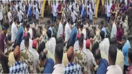 मिरजमध्ये मोठी दुर्घटना, सिव्हिल हॉस्पिटलबाहेर स्लॅब कोसळला, 6 अडकले.