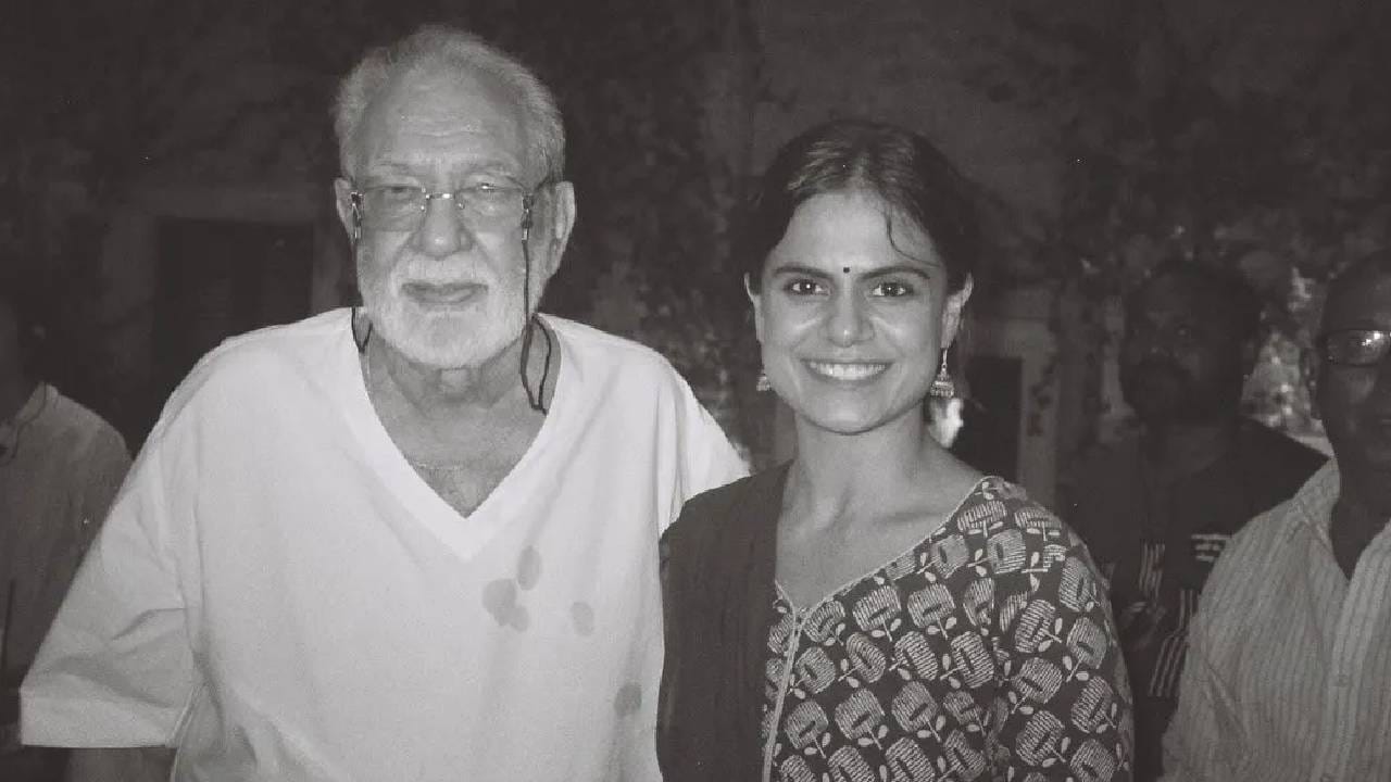 याच चर्चेत अभिनेत्री प्रशंसा शर्मा हिचं नावही समोर आलं आहे. 'मिर्झापूर'मध्ये तिने साकारलेली राधिया ही व्यक्तिरेखा प्रेक्षकांच्या लक्षात राहिली. पडद्यावर साध्या अंदाजात दिसणाऱ्या राधियाच्या भूमिकेमुळे प्रशंसाला वेगळी ओळख मिळाली. मात्र, अभिनेत्रीचं सोशल मीडिया अकाऊंट पाहिलं तर तिचा खऱ्या आयुष्यातील अंदाज पडद्यावरील व्यक्तिरेखेपेक्षा पूर्णपणे वेगळा असल्याचं दिसतं.

