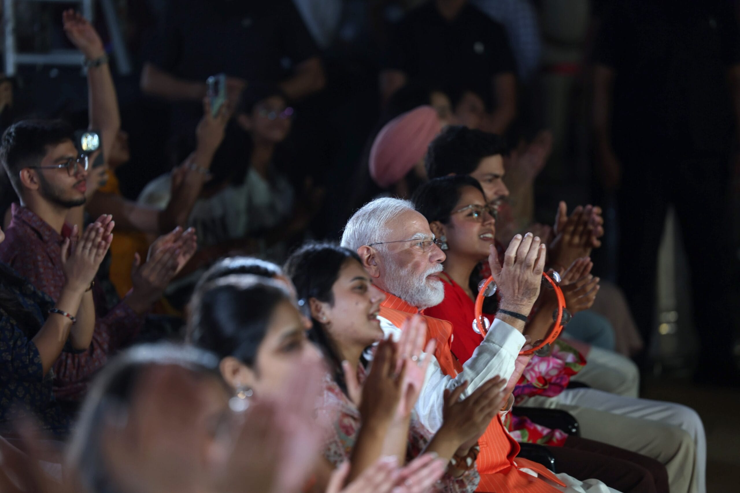  भजन क्लबिंग ट्रेंडला आपली जेन-झी पिढी पुढे नेत आहे असे पीएम मोदी यांनी म्हटले आहे. यापूर्वी जानेवारी २०२६ मध्ये ‘मन की बात’ कार्यक्रमातही पीएम मोदी यांनी या 'भजन क्लबिंग' ट्रेंडचे  कौतुक केले होते.
