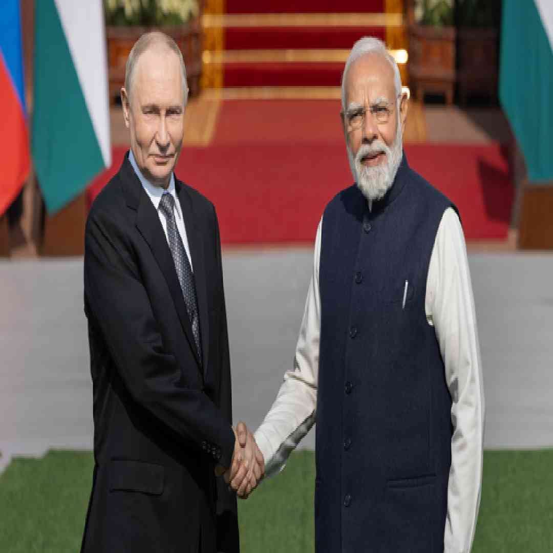 RVV-BD मिसाइलच्या प्रस्तावाची वेळ खूप खास आहे. कारण रशियन राष्ट्रपती व्लादीमीर पुतिन ब्रिक्स शिखर परिषदेसाठी भारत दौऱ्यावर येत आहेत. भारत आणि रशियामध्ये दृढ मैत्री आणि संरक्षण संबंध आहेत. भारत उद्या रशियाकडूनच ही मिसाइल विकत घेणार आहे. (Getty Images)