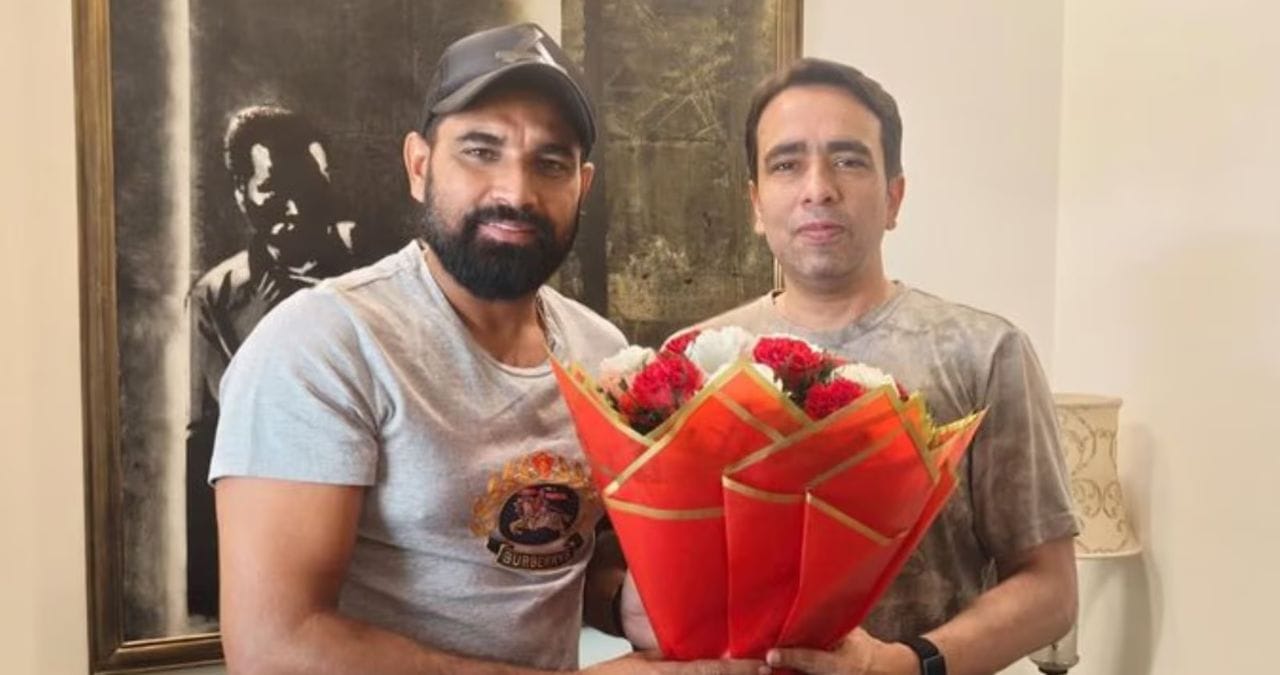 भारतीय क्रिकेटपटू मोहम्मद शमीने राष्ट्रीय लोक दलाचे अध्यक्ष, केंद्रीय मंत्री जयंत चौधरी यांची भेट घेतली. या भेटीनंतर उत्तर प्रदेशातील राजकीय वर्तुळात चर्चांना उधाण आलं आहे.