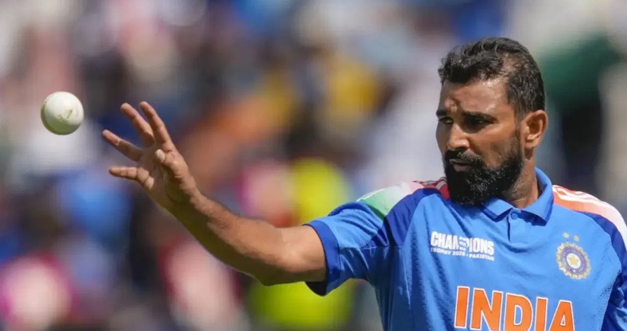 आरएलडीतील सूत्रांच्या माहितीनुसार, मोहम्मद शमीने जयंत चौधरी यांच्याशी अमरोहामधून स्वतः किंवा भावासाठी आगामी निवडणूक लढवण्याबाबत चर्चा केली आहे. मात्र, याला अद्याप कोणीही दुजोरा दिलेला नाही.
