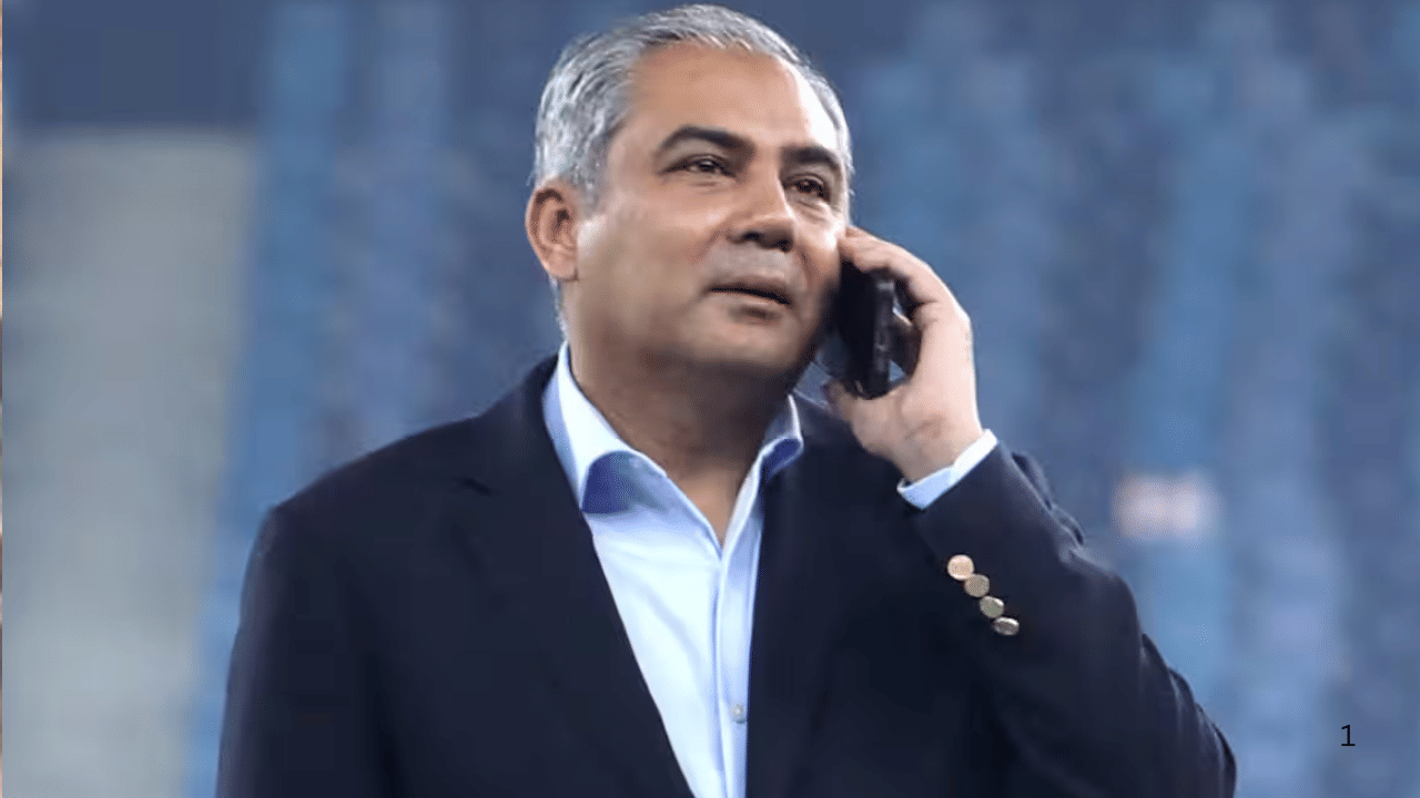 एसीसी अध्यक्ष मोहसीन नक्वीही या प्रेझेंटेशनला पोहोचले होते. यावेळी श्रीलंकन टीम मैदानात उपस्थित होती. प्रेझेंटेशन सेरेमनीमध्ये भारतीय टीम मैदानात आलीच नाही त्यांनी मोहसिन नक्वींकडून ट्रॉफी स्विकारण्यास नकार दिला.