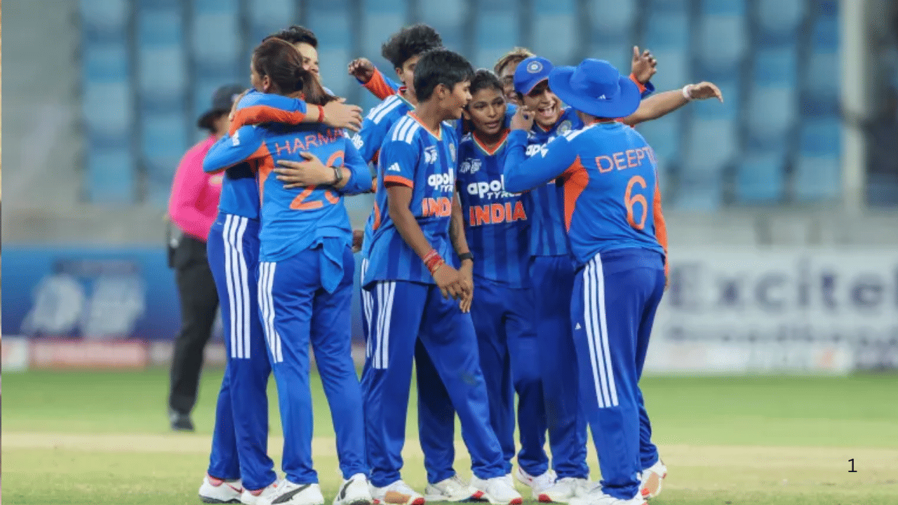 टीम इंडियाच्या महिला संघाने रविवारी श्रीलंकेचा 72 धावांनी पराभव करत आठव्यांदा आशिया कपची ट्रॉफी जिंकली. आशिया कप इतक्यांदा जिंकणाऱ्या टीम इंडिया ही पहिलीच टीम बनली.