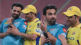 Zaheer Khan: धोनीच्या एका शब्दावर झहीर खानचं काम झालं, थेट CSK चा कोच बनला, Inside Story समोर