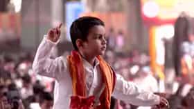 Chinchpokli Chintamani : ढोल-ताशांच्या गजरात चिमुकला थिरकला! चिंतामणीच्या मिरवणुकीतील छोट्या गणेशभक्ताचा VIDEO व्हायरल