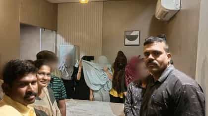 मसाज सेंटरच्या नावाखाली काय सुरू होतं?; पोलिसांनी टाकला छापा-1747977