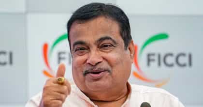 बायको जर ठीक नसेल, तर....; मंचावरून मोलकरीण म्हणत गडकरी खूप काही बोलले.