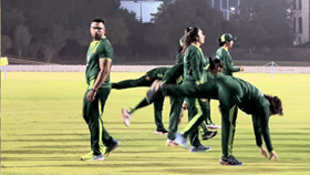 Pakistan Cricket Team : पाकिस्तानची पुन्हा जगासमोर लाज निघाली, एकीने पाय पकडले, दुसरी उलटी झाली... संघाची विचित्र ट्रेनिंगचा Video Viral