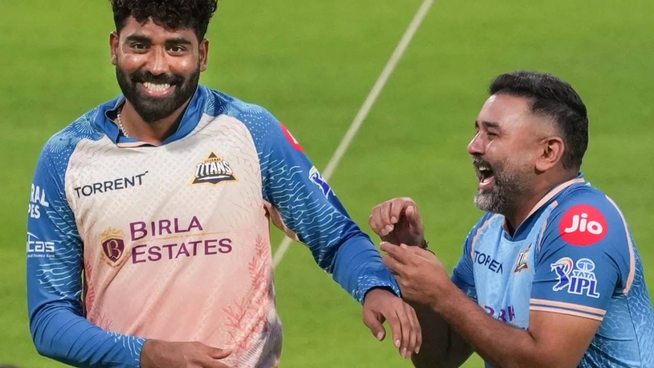 पार्थिव भारतासाठी 25 कसोटी सामने खेळले आहेत. 38 एकदिवसीय आणि दोन टी 20 सामने खेळला आहे. व्यावसायिक क्रिकेटमध्ये त्याच्या नावावर 30 शतकं आहेत. आयपीएलबद्दल बोलायचे झाल्यास तो सहा संघांकडून तब्बल 139 सामने खेळला आहे.