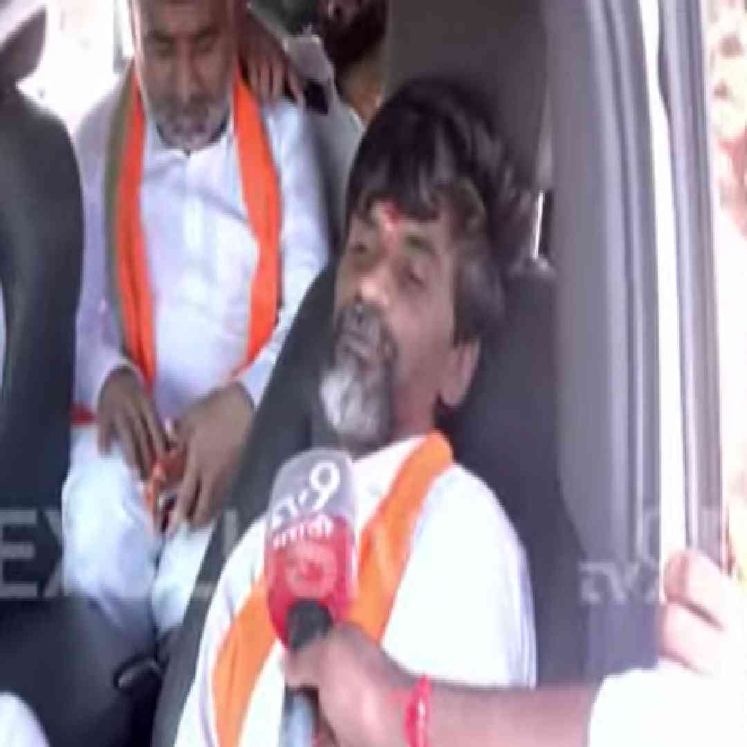 मनोज जरांगे पाटील यांच्याशी टीव्ही 9 मराठीने संवाद साधला. त्यावेळी त्यांनी सर्वांना गणपतीच्या शुभेच्छा दिल्या. तुम्ही अन्न सोडलय, पाणी पित नाही पित आहात. अशक्तपणाचा त्रास होतोय. त्यावर ते म्हणाले की, समाजाच्या लेकरासाठी. समाजाच्या लेकराला मोठ करायचं आणि मरायचं.