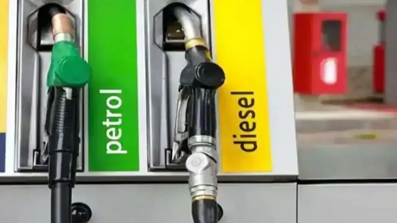 Petrol Diesel Price Today: कच्चा तेलाच्या किंमती वाढल्या, आज पेट्रोल-डिझेलचे दर काय? Petrol Diesel Price Today: कच्चा तेलाच्या किंमती वाढल्या, आज पेट्रोल-डिझेलचे दर काय?