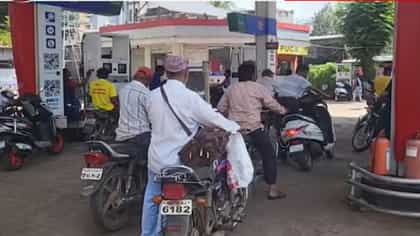 युपीआय शुल्कावरून पेट्रोल पंप चालक संतप्त, बंदचा इशारा.