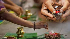 पितृपक्षात चुकूनही खरेदी करू नका या ६ वस्तू; जाणून घ्या यामागची धार्मिक मान्यता