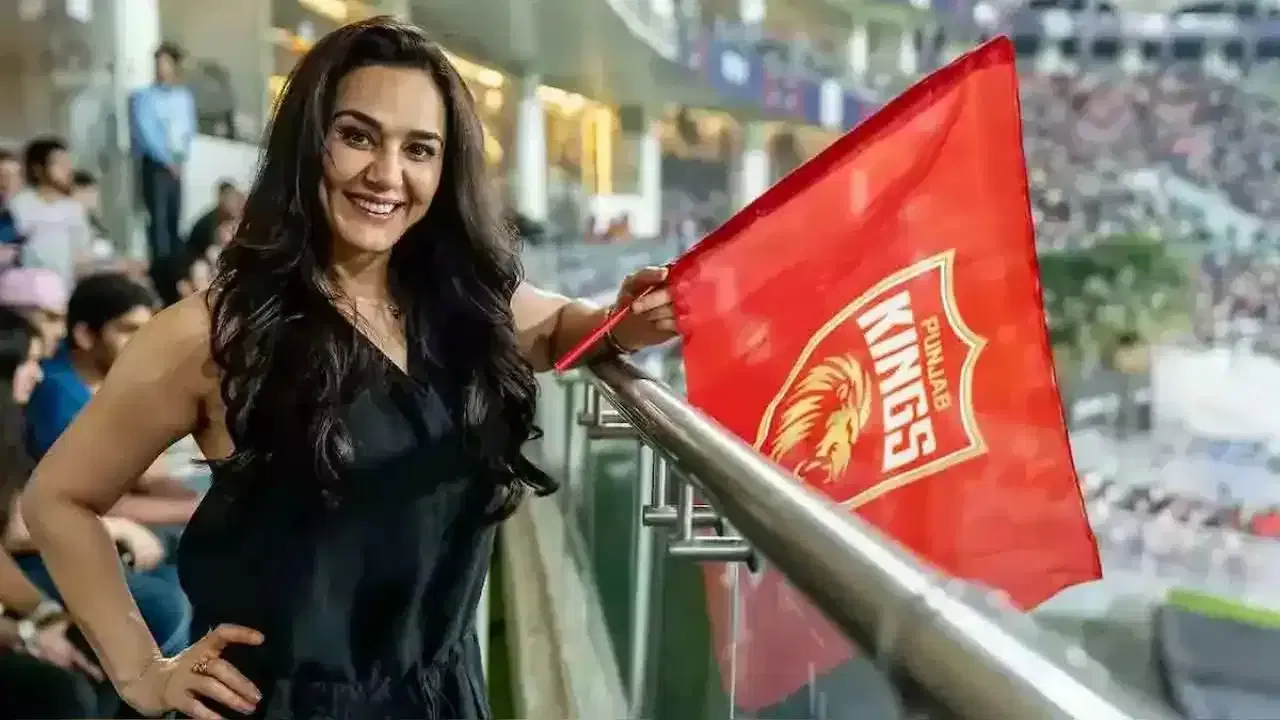 चाहत्याच्या प्रश्नाला दिलेल्या उत्तराने प्रितीने सर्वांचे लक्ष वेधले आहे. प्रितीने, “सध्या राजकारणात जाण्याचा कोणताही विचार नाही.”