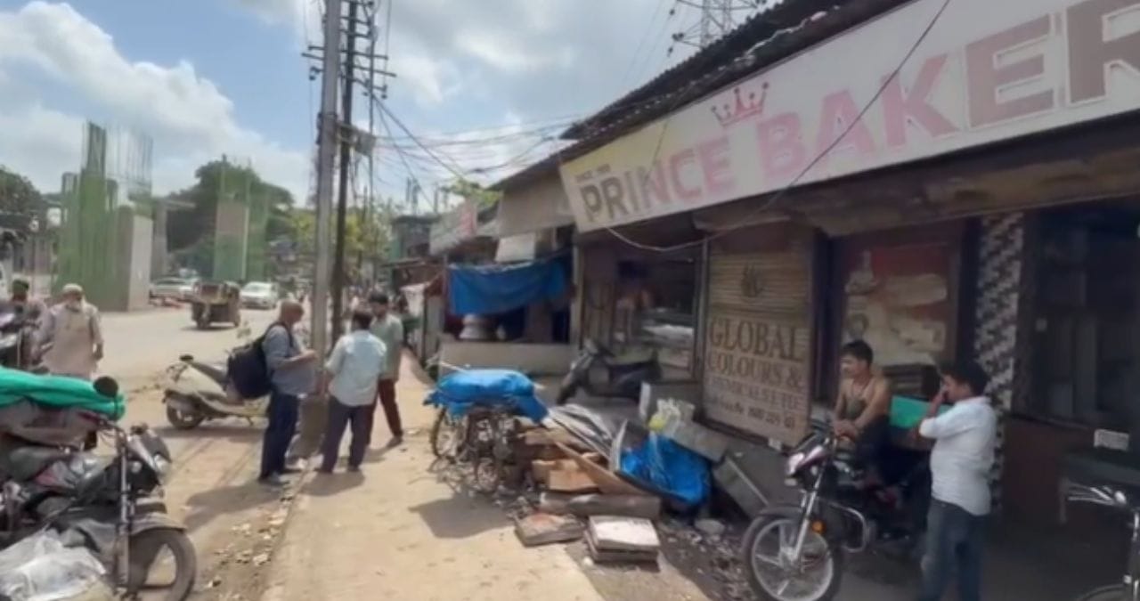 तुकाराम मुंढे यांची धडाकेबाज कारवाई; FDA च्या अधिकाऱ्यांनी नामांकित बेकरीला ठोकले टाळे तुकाराम मुंढे यांची धडाकेबाज कारवाई; FDA च्या अधिकाऱ्यांनी नामांकित बेकरीला ठोकले टाळे