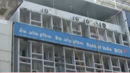 बँक ऑफ इंडियाच्या इमारतीत अचानक आग; चौथ्या मजल्यावर धुराचे लोट....