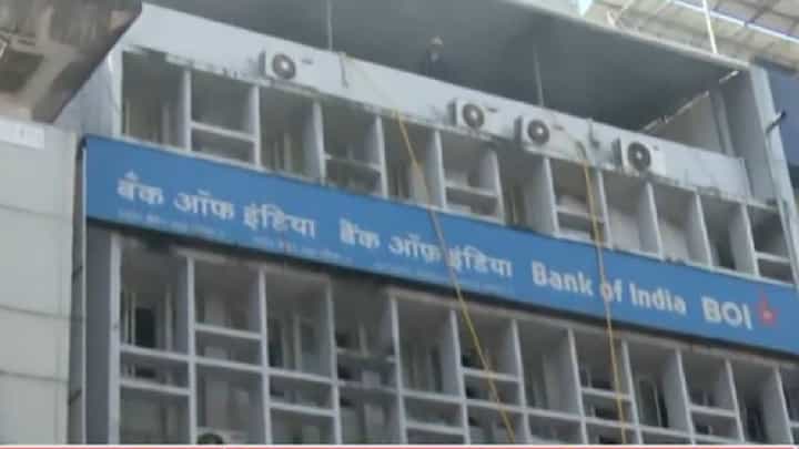 Pune : बँक ऑफ इंडियाच्या इमारतीत अचानक आग; चौथ्या मजल्यावर धुराचे लोट, अग्निशमन दलाकडून युद्धपातळीवर बचावकार्य सुरू Pune : बँक ऑफ इंडियाच्या इमारतीत अचानक आग; चौथ्या मजल्यावर धुराचे लोट, अग्निशमन दलाकडून युद्धपातळीवर बचावकार्य सुरू
