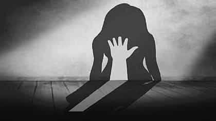 पुणे लैंगिक अत्याचार आंदोलनात सुषमा अंधारे उतरल्या, केली मोठी मागणी....