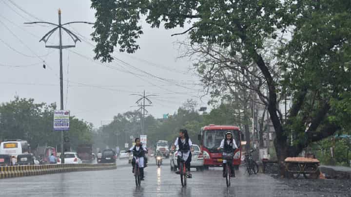 Rain Update | महाराष्ट्रात या तारखेला होणार पावसाची एन्ट्री, शेतकऱ्यांना दिलासा देणारी बातमी Rain Update | महाराष्ट्रात या तारखेला होणार पावसाची एन्ट्री, शेतकऱ्यांना दिलासा देणारी बातमी