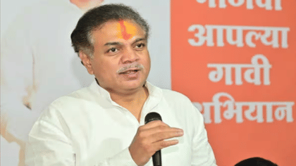 धराशिवमध्ये राणा जगजितसिंह पाटील यांच्या निवासस्थानासमोर...-1748566