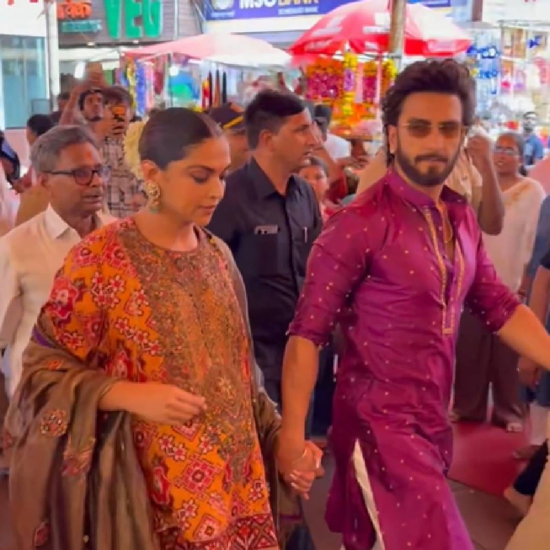 सिद्धिविनायकाच्या दर्शनासाठी दीपिका आणि रणवीरने पारंपरिक वेशभूषेला पसंती दिली. दीपिका रंगीबेरंगी, भरतकाम केलेल्या सलवार-कमीजमध्ये दिसली, तर रणवीरने जांभळ्या रंगाचा कुर्ता आणि पांढरा पायजमा परिधान केला होता. दोघांसोबत रणवीरचे आई-वडील जगजीत सिंह भवनानी आणि अंजू भवनानीही उपस्थित होते.