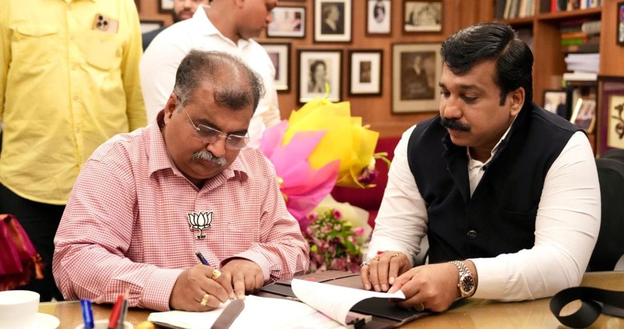 कर्मचाऱ्यांना लॉटरी! महिन्याला घसघशीत पगारवाढ, वार्षिक बोनसही 50000 मिळणार; नेमका कसा करार झाला? रविंद्र चव्हाणांची महत्त्वाची भूमिका कर्मचाऱ्यांना लॉटरी! महिन्याला घसघशीत पगारवाढ, वार्षिक बोनसही 50000 मिळणार; नेमका कसा करार झाला? रविंद्र चव्हाणांची महत्त्वाची भूमिका