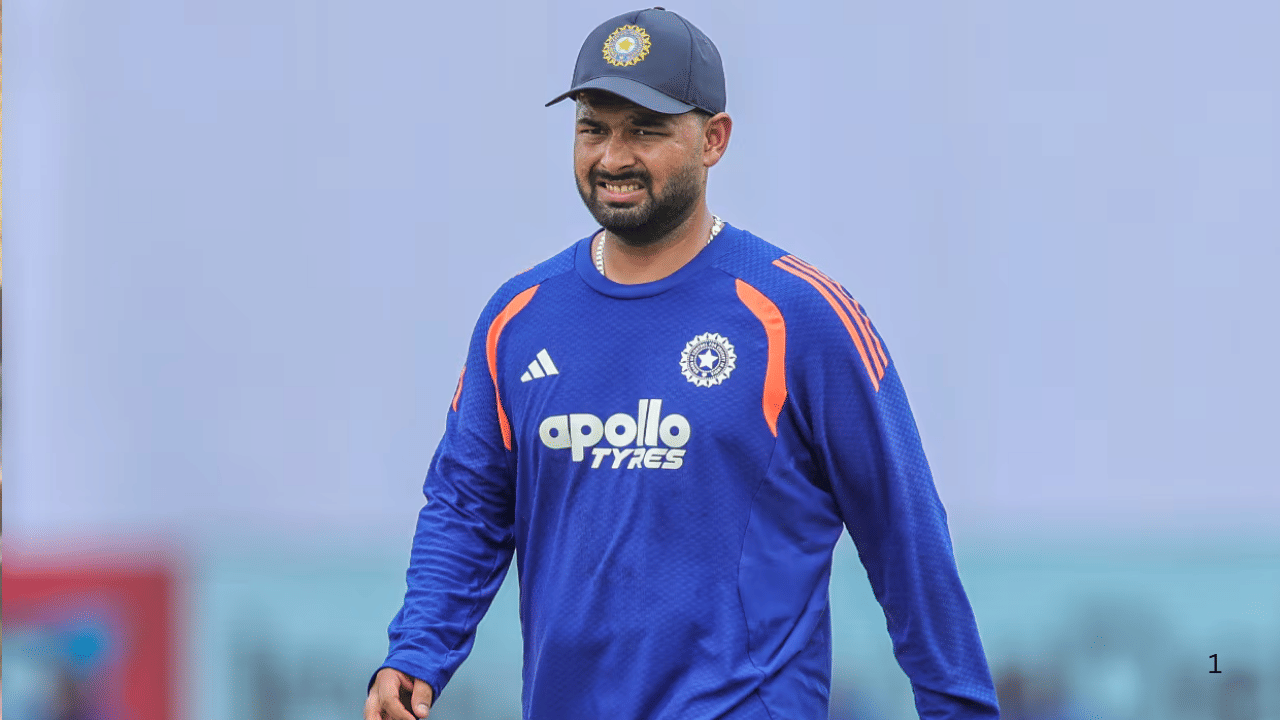 बीसीसीआयने वेस्ट इंडिज विरोधातील वनडे आणि टी 20 मालिकेसाठी भारताचे संघ जाहीर केले. वनडे सामन्यांच्या मालिकेसाठी भारताचे कर्णधारपद शुभमन गिलकडे असणार आहे. टी-20 मालिकेसाठी भारताचे नेतृत्व श्रेयस अय्यरकडे असेल.