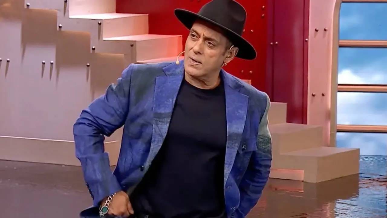 सलमान खानच्या बाबतीत बोलायचं झालं, तर आजकाल तो सोशल मीडियावर दुसऱ्या कारणासाठी व्हायरल होत आहे. शनिवारी बिग बॉसमधील वीकेंड का वारमध्ये सलमानने ऑनलाइन बॉडी शेमिंग आणि ट्रॉलिंगवर प्रतिक्रिया दिली होती. बोलताना बोलताना सलमानने कटरीना कैफची बाजू घेतली.
