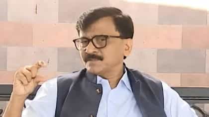 850 जागा अचानक कशा उपटल्या? एवढी का फाटली होती? राऊत यांचा हल्लाबोल.