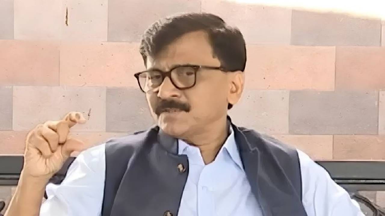 850 जागा अचानक कशा उपटल्या? एवढी का फाटली होती? संजय राऊत यांचा हल्लाबोल 850 जागा अचानक कशा उपटल्या? एवढी का फाटली होती? संजय राऊत यांचा हल्लाबोल