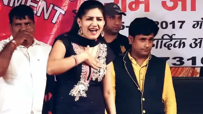 सपना चौधरीचं 8 वर्षांपूर्वीचं प्रचंड सुपरहिट गाणं, ज्यावरील डान्स पाहण्यासाठी लोक पत्र्यांवर चढायचे